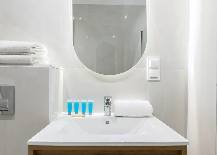 Urban Nest By Bookinghost Apartment *